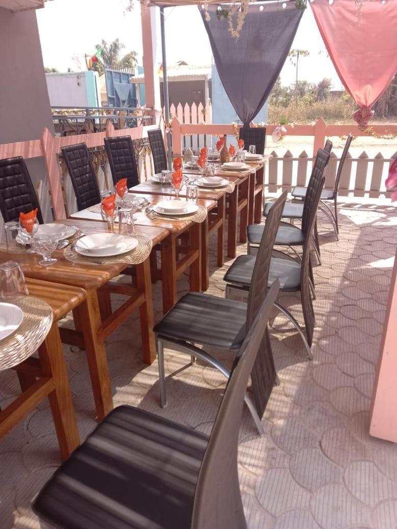 Bh Apero Club Hotel Bertoua ภายนอก รูปภาพ